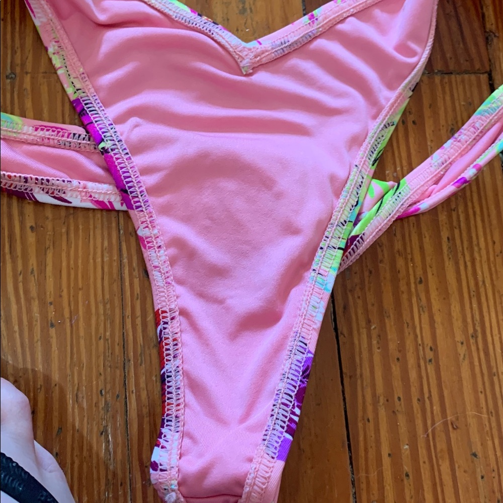 Victoria’s Secret Thong Bikini - Picture 8 of 8